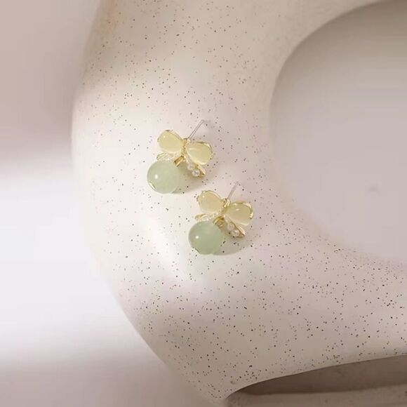 🔅🆕✨ Elegant Minimalist Bowknot Silver Plated Needle Pearl Jade Green Earrings✨ - Picture 5 of 11